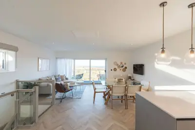 Image de A modern costal townhouse in the scenic Bull Bay, offering stunning coastal views for up to 7 guests