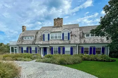 Image de Classic Coastal Elegance in the Katama Bay area