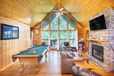 Image de Smoky Mountain Cabin · Hot Tub, Pool Table & Deck