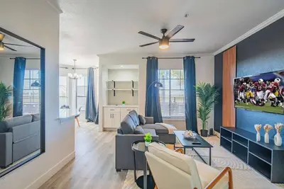 Image de Relax in Glendale 2bd Apartment with Pool Gym Parking!