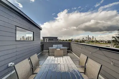 Modern City Retreat | Rooftop Deck + Bar + Views
