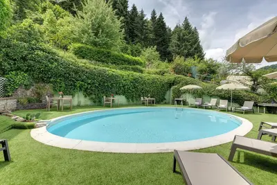 Amore Rentals - Villa Barbara with Private Pool and Garden