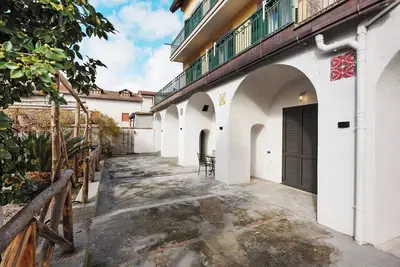 Image de Guest House 'Camera Mare Con Bagno Privato' avec vue montagne, Wi-Fi et climatisation