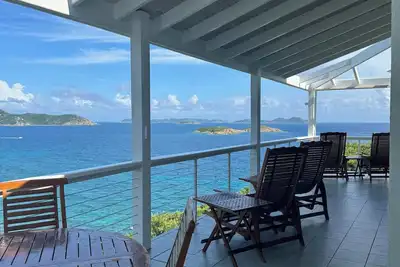 Image de Folly View-Ocean sounds & views w/parking, full kitchen, A/C bedroom, Starlink