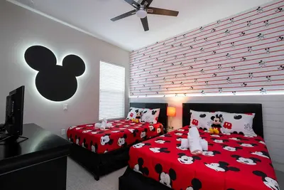 Image de Modern Chic Home, Mickey and Toy Story Rooms
