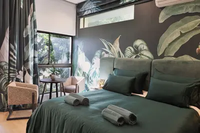 Image de Elegant and stylish 4-bedroom villa with solar, WiFi & Ac in Camps Bay Cape Town