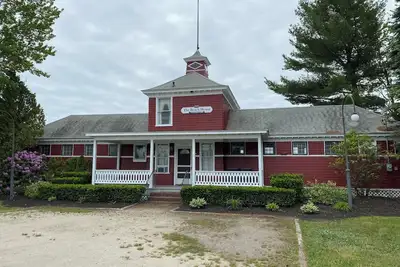 Image de 2 Bedroom Lakeside cottage at the 500 acre Poland Spring Resort with lots of onsite activities!