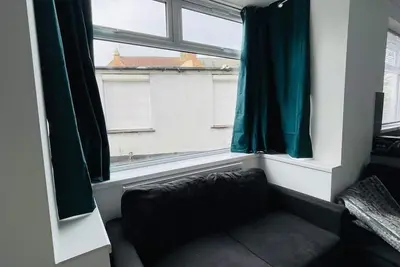 Image de 6 Single Beds in Dickens Street | Wi-Fi | Business\n