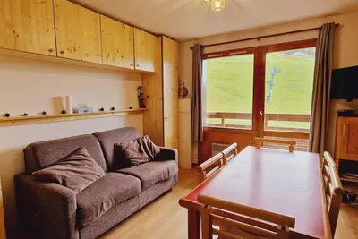 Image de 2ème étage, vue pistes de ski, balcon, 25m², Montalbert