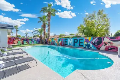 Image de Central Tempe Gem Mural Art Garage Near Freeway