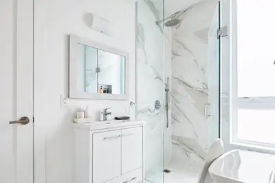 Image de Luxury 4 Bed Oasis with Ample Space