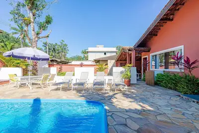 Image de 4 suítes c. piscina a 350 m. de Camburizinho