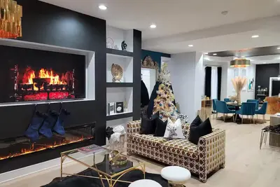 Image de Stunningly Designed Residential with 2 Fireplaces