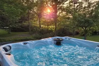 Image de House In Blue Mountain With Hot Tub! ! ! !