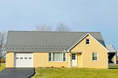 Image de Cozy \"Little Yellow House\" in Chambersburg, Pa.