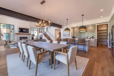 Image de Modern Mountain Lodge Luxury @ Schaffer's Mill - Stunning, New 4-bedroom