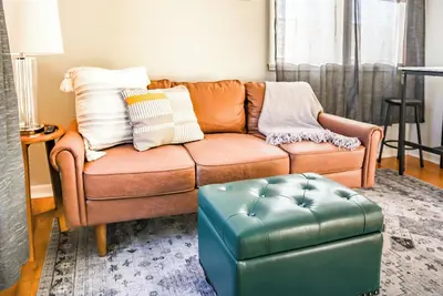 Image de Stylish Downtown Fargo 2 Bedroom, Steps from Sanford