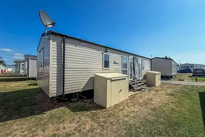 Image de 4 berth caravan with unlimited Wi-Fi at Suffolk Sands Holiday Park ref 45022b