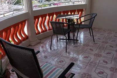 Image de Spacious 5-bedroom estate in serene Spanish Town with WiFi, Ac