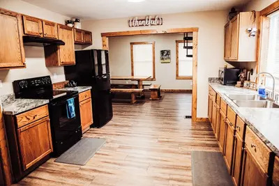 Image de Cozy and modern- Centrally located in Clare, just 15 minutes from the Casino