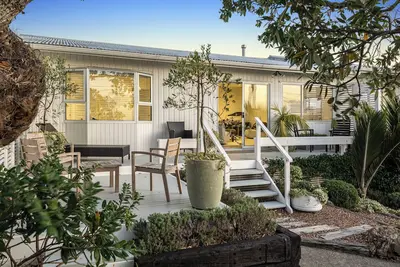 Image de Gorgeous sea views. Heaven at 11!