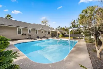 Image de New! Cozy 4bd with pool in Summerville