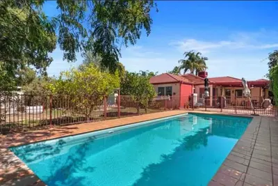 Image de Large 4-bedroom house with parking Inground pool, outdoor entertainment Mulwala.