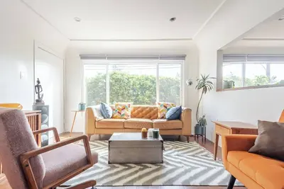 Image de Remodeled Mid-Century Spanish house