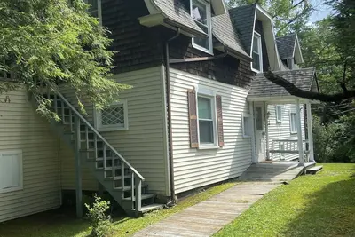 Image de New Listing! Eagles Mere lakefront 6-bedroom 3-bath cottage