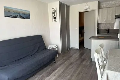 Image de T1 fonctionnel avec parking, proche gare et plage
