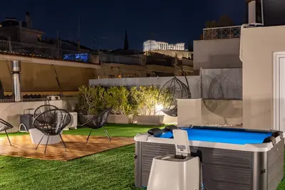 Image de Acropolis View 3-Bdrm with Rooftop Garden & Jacuzzi