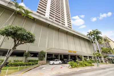 Image de Total of 2 bedrooms at Royal Kuhio, Sleeps 8, with Ac. Two units, same floor,