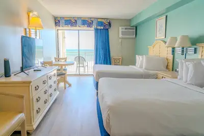 Image de Double Queen Suite with Immaculate Oceanfront Views- Sea Mist 20405