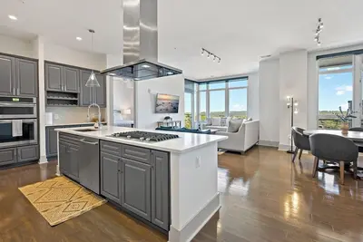 Image de Luxury Living | Tysons | High Rise | Scenic Views