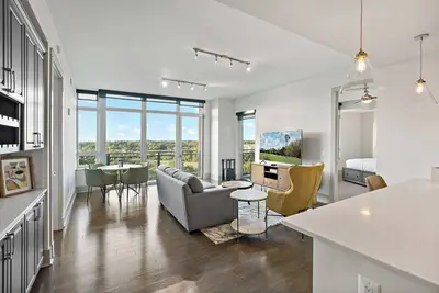 Image de Luxury Living | Tysons | High Rise | Balcony