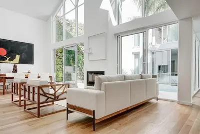 Image de Sleek, Contemporary Loft Near Lisbon Highlights