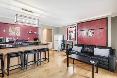 Image de Hunker Downtown - Relaxing Condo. Close to Shops and Restaurants.