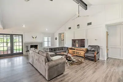Image de Pet-Friendly Lockhart Home w/ Private Yard!