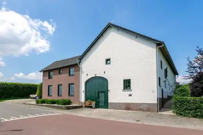 Image de Appartement moderne avec terrasse sur le toit