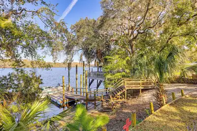 Image de Boathouse w/ Screened Porch: Riverfront Escape!