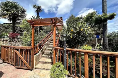 Image de Charming cottage with Koi Pond