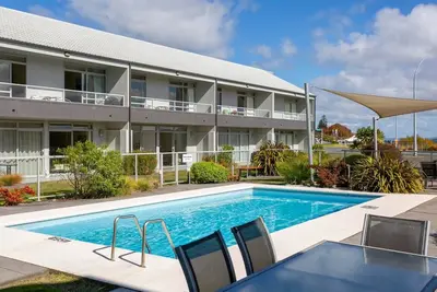 Image de Lakeside Gem: Your Modern Retreat