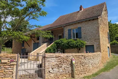 Image de Chez Max et Juliette - Maison en pierre dans un village historique de Bourgogne