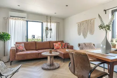 Image de Luxury chalet (4 people) on mini campsite in Waarde