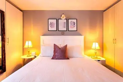 Image de Cozy 2-bedroom apartment in Kilimani, Nairobi with WiFi, close all amenities