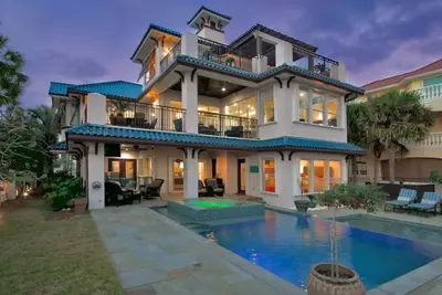 Image de Cake By The Ocean | Pool Retreat Steps from the Beach