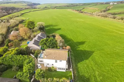 Image de Port View House, Pendoggett - Stunning five bedroom house, sea views, parking