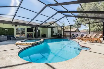 Image de Clearwater 3br Coastal Oasis | Free Heated Pool, Spa, Fire Pit, Game Room, Near Beach