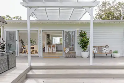 Image de Somers Day- resort style home