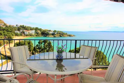 Image de H. Azul Frente al mar en la Playa de la Almadraba Roses